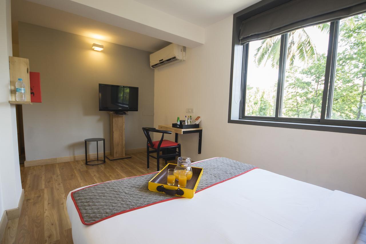 Oyo Townhouse 16 International Airport Hotel Mumbai Exterior photo