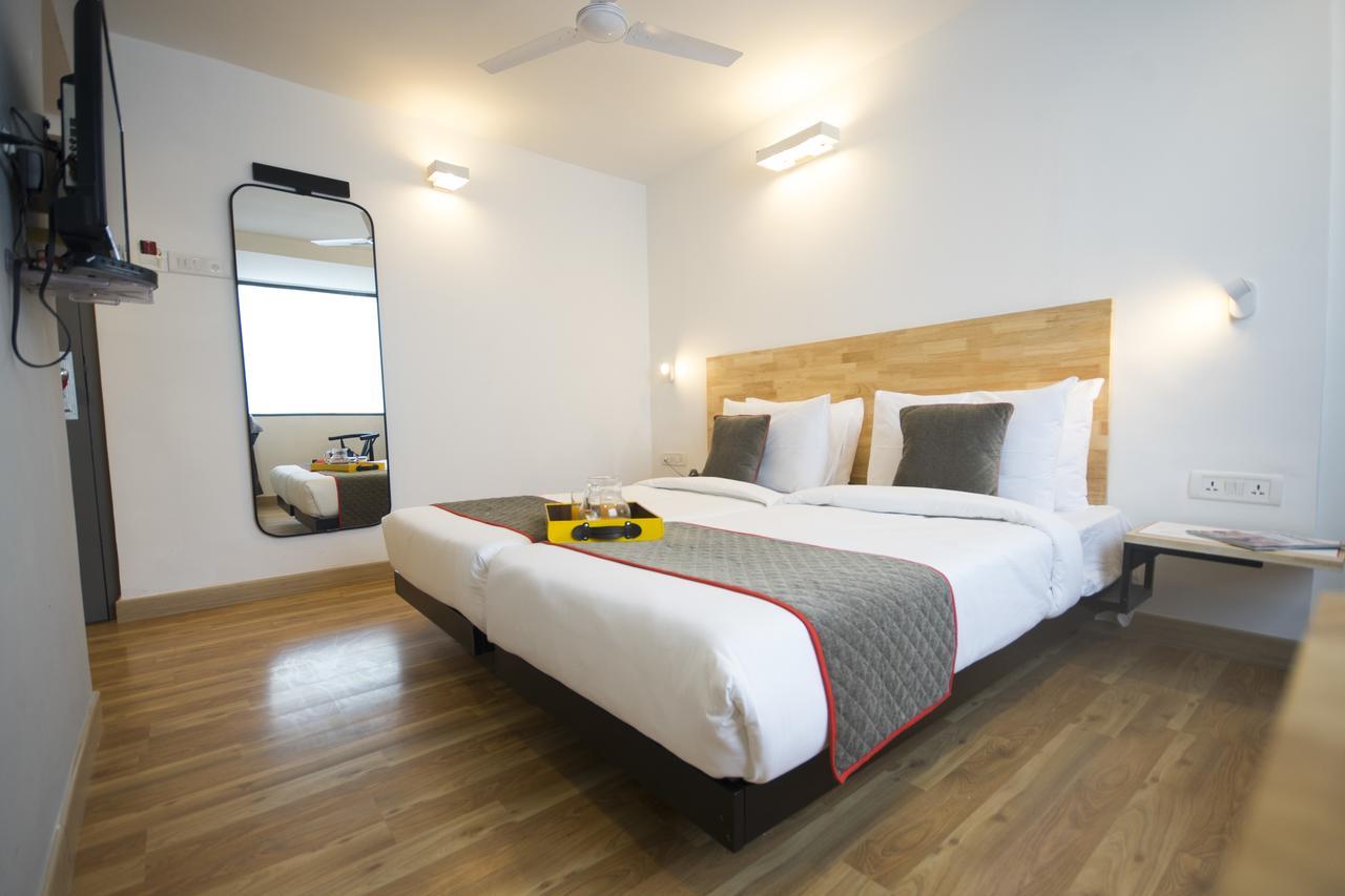 Oyo Townhouse 16 International Airport Hotel Mumbai Exterior photo