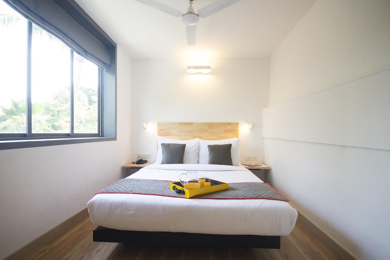Oyo Townhouse 16 International Airport Hotel Mumbai Exterior photo