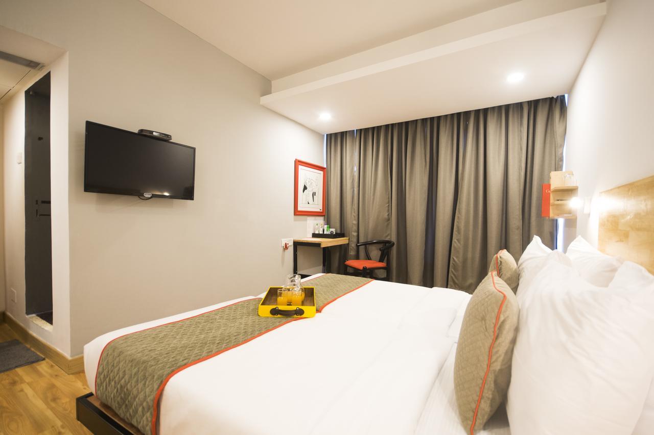 Oyo Townhouse 16 International Airport Hotel Mumbai Exterior photo