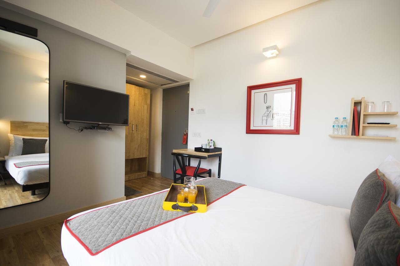 Oyo Townhouse 16 International Airport Hotel Mumbai Exterior photo